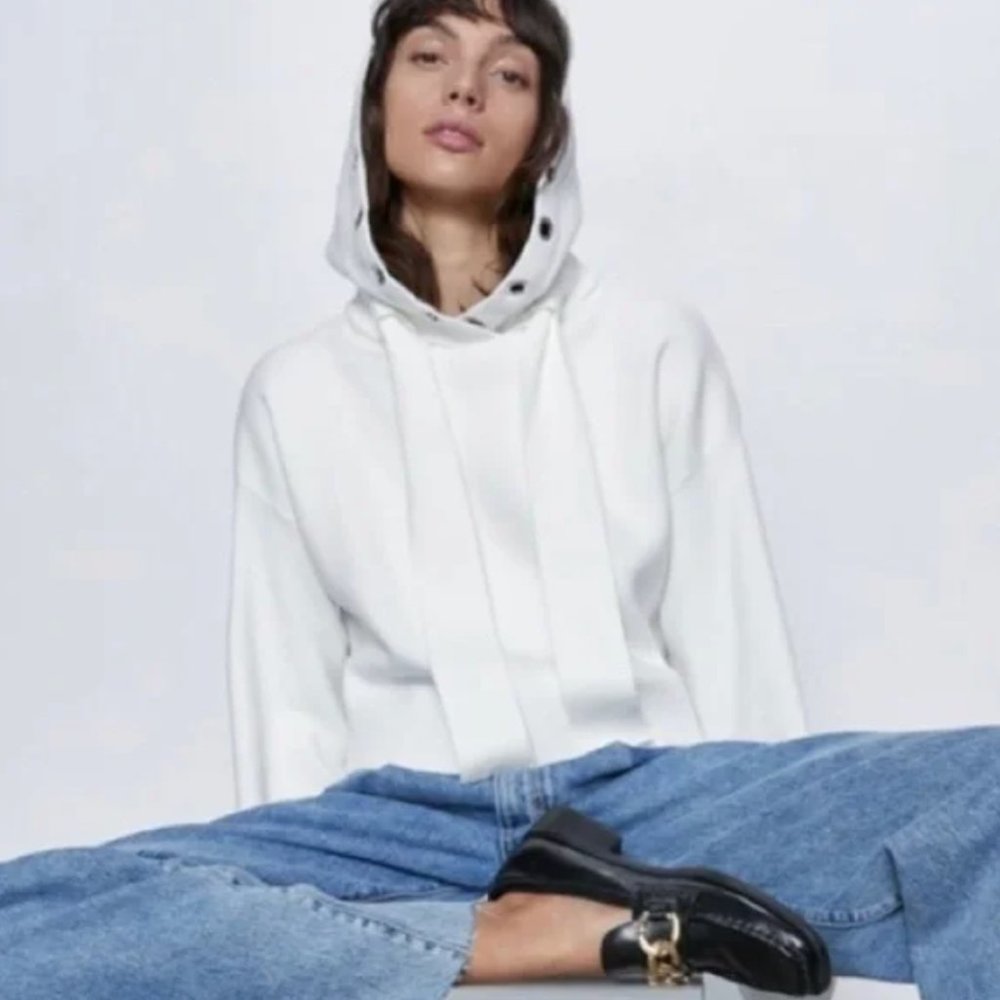 ZARA Crop Hoodie Womens Small S Pullover Sweater Knit Grommet Ring Trim White